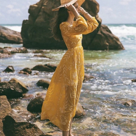 Elegant Yellow Maxi Dress - Picture 5 of 15
